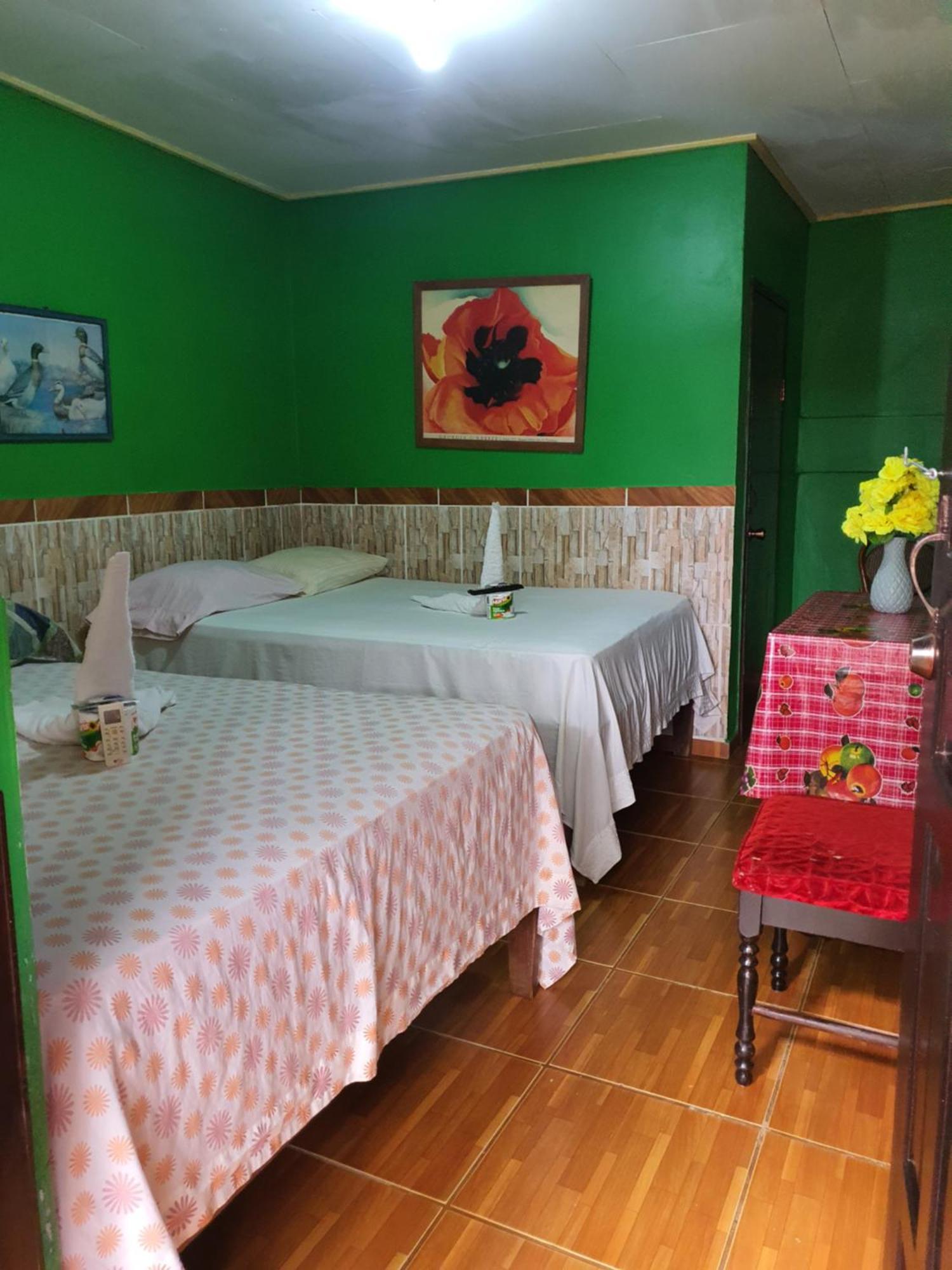 Coxen Hole Hotel Economica מראה חיצוני תמונה