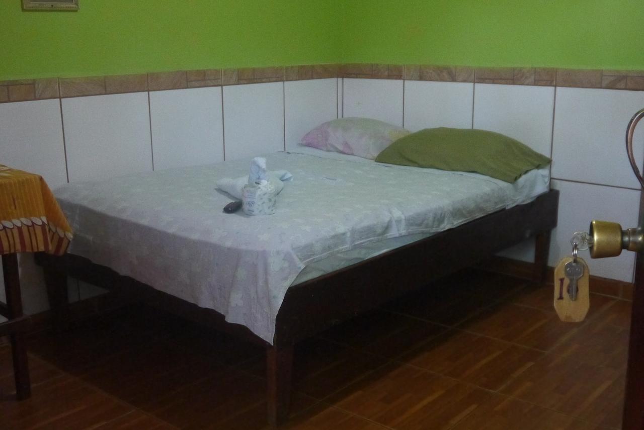 Coxen Hole Hotel Economica מראה חיצוני תמונה